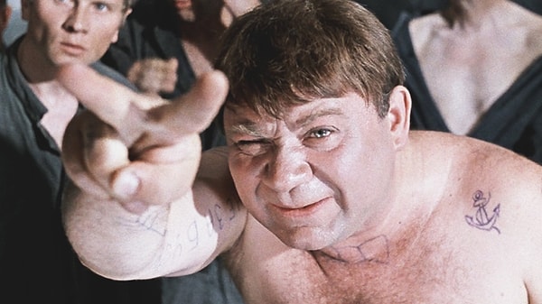 12. И последний вопрос: кто был режиссером фильма "Джентльмены удачи"?