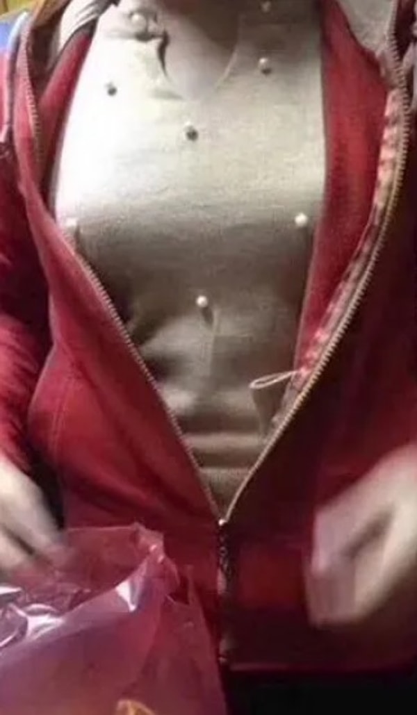 26. И, наконец, кофточка, дизайнер которой явно не все продумал...