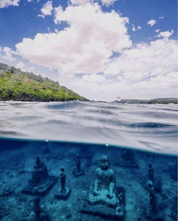 14. Su altındaki Buda, yer Bali.
