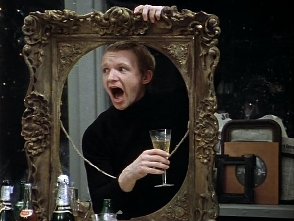 5. Кем по профессии был Евгений Лукашин из "Иронии судьбы, или С лёгким паром!"?