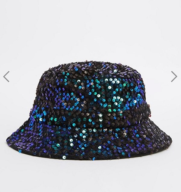 17. Панамы до этого момента казались вам странным предметом гардероба? А как насчёт панамы, расшитой пайетками?