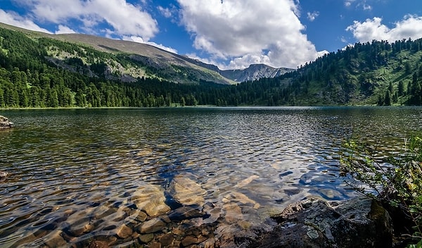 12. Что из перечисленного является высшей точкой Алтайских гор?