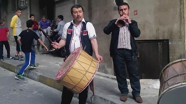 Düğünlerin vazgeçilmezi olan davul ve zurna ikilisinin de yer alacağı yayınımızda "Evlilik Teklifi, Çeyiz Bohçası, Kız İsteme, Bu Kimin Düğünü ve Her Düğünde Görülen X Tip gibi bölümler olacak.