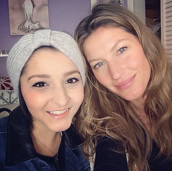 4. Жизель Бундхен посетила 15-летнюю поклонницу, больную раком костей.