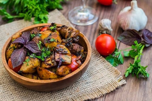 8. После сытной еды ухудшается слух.