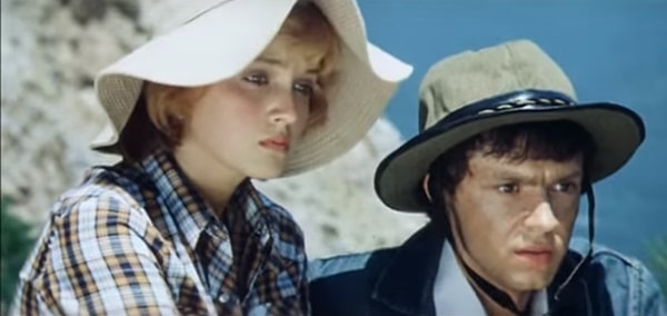 2. Чем Пуговкин пытал актера Кокшенова в фильме «Спортлото-82»?