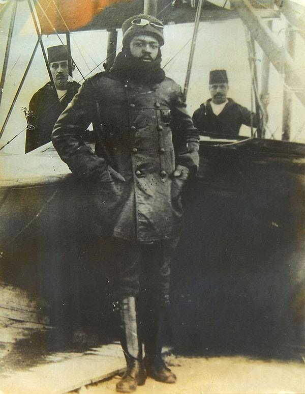 1883 yılında İzmir'de doğan Ahmet Ali Çelikten, nam-ı diğer Arap Ahmet; İzmirli Ahmet adıyla da biliniyor.