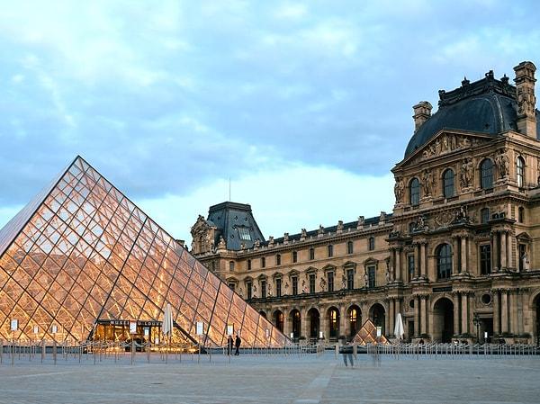 1. Louvre Müzesi — Paris, Fransa