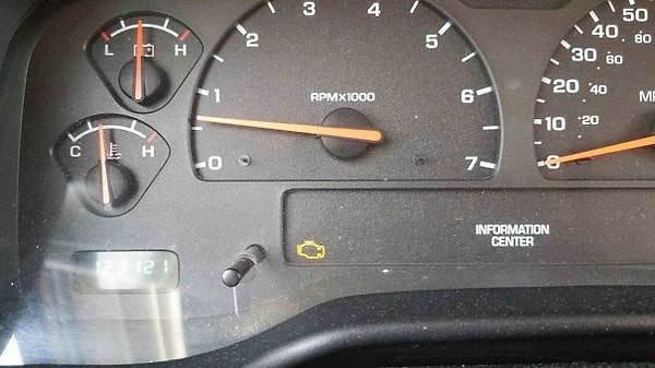 9. «Супруга в панике позвонила мне и сказала, что у нее на панели приборов появился знак „вертолета“»