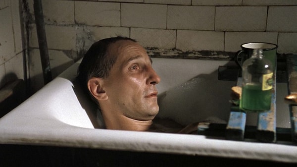 2. Какой фильм Павла Лунгина получил «Специальный приз за режиссуру» на кинофестивале в Каннах в 1990 году?