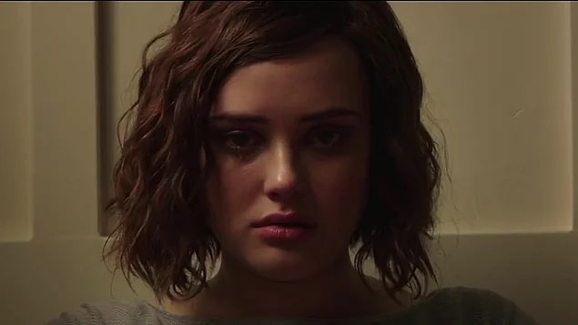 Bbc'ye göre; iki yıl önce izlemeye başladığımız Netflix dizisi olan 13 Reasons Why'daki (Ölmek İçin 13 Sebep) Hannah karakterinin intihar ettiği sahne diziden çıkarıldı.