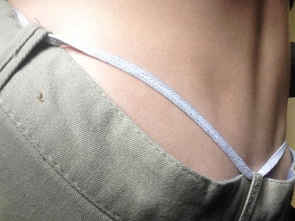 14. «Продел вместо ремня шнурок и так пошел на работу. Теперь весь офис думает, что я ношу стринги»