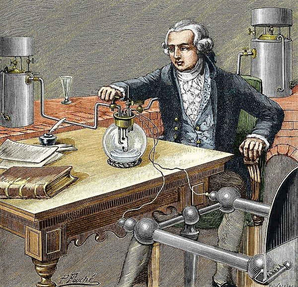 11. Antoine Lavoisier: Modern kimyanın temelini atan, Flagiston Teorisi ve Kütle Korunumu Kanunu bilime kazandıran Lavoisier, bir gün kimya bilimini reddeden yobazları gösterip, "Bu kelleler bir işe yaramaz" dediği için tutuklanmış ve giyotin ile idam edilmiştir.