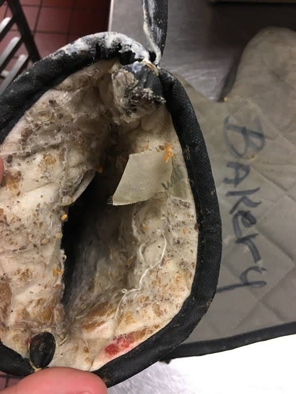 2. Люди, которые пользуются этой прихваткой, по ходу вообще не моют руки...