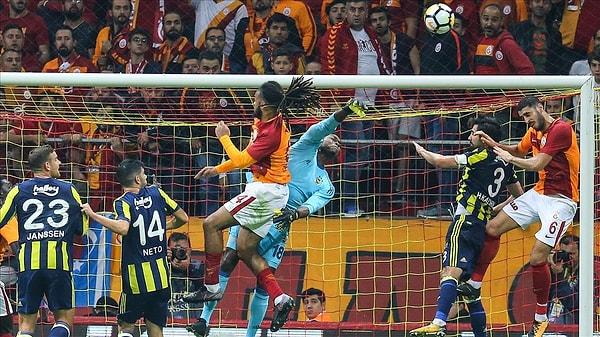 Galatasaray ve Fenerbahçe arasındaki ezeli rekabet sahanın çok daha dışına, sosyal medyaya kadar taştı!