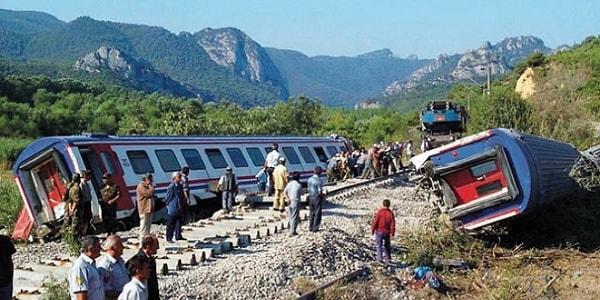 2004 - Pamukova tren kazası gerçekleşti. Sakarya’nın Pamukova ilçesi sınırlarında Ankara-İstanbul arasında hızlandırılmış tren seferini yapan Yakup Kadri Karaosmanoğlu adlı tren aşırı hızdan dolayı raydan çıkarak, toplam 230 yolcudan 41 kişinin ölümüne, 89 kişinin de yaralanmasına sebep oldu.