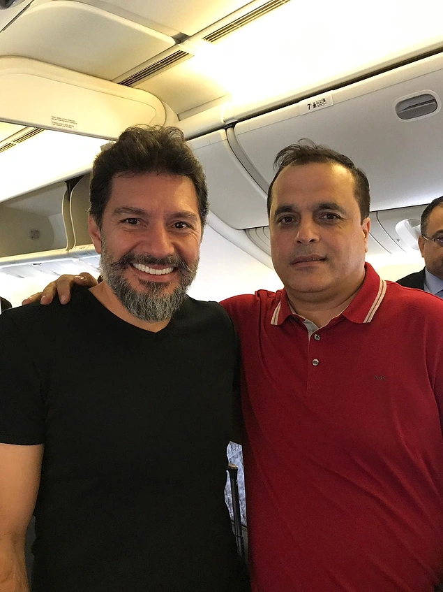 Atilla'nın da içinde bulunduğu Türk Hava Yolları'nın TK 2 sefer sayılı uçağındaki bir yolcu, Atilla ile çektirdikleri fotoğrafı basın mensupları ile paylaştı.