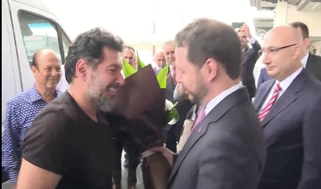 Atilla’yı havalimanında ailesi ve Hazine ve Maliye Bakanı Berat Albayrak karşıladı
