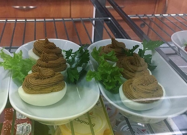 3. Но ведь главное вкус, а не внешний вид! Да? А то что всю очередь стошнило, так это так, издержки