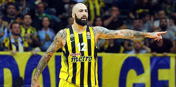 Eljif'in Fenerbahçe'yi seçmesinde o dönemki en büyük etkenler Aziz Yıldırım ve Pero Antić olmuş.