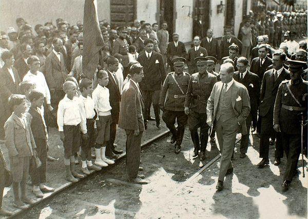 10. Mustafa Kemal Atatürk’ün Tuzla'ya girişi, İstanbul, 1929.