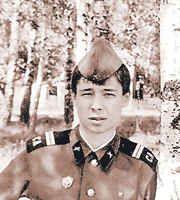 БОНУС: А вы знали, что Сергей Зверев как раз-таки отслужил в армии?