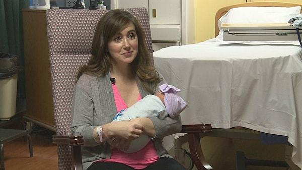 9. Amanda Hess adlı bir doktor doğum yapmak üzereyken, aynı hastanede doğum yapan bir başka kadının durumu kritik olduğu için kendi doğumuna ara verip onun yanına gitti. Kadının doktoru geldikten sonra ise kendi doğumunu yaptı.