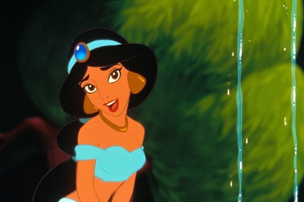 1. Сколько братьев и сестер у Жасмин?