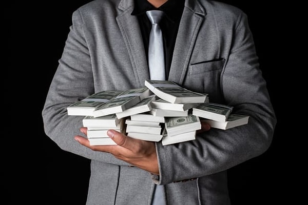 1. Каким способом, по вашему мнению, можно получить огромное состояние?