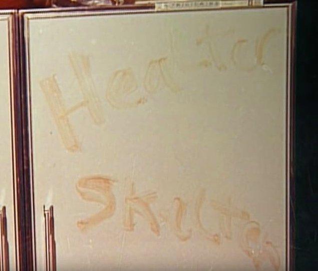 17. Onların kanını kullanarak buzdolabına "Healter Skelter", duvara da "Domuzlara ölüm." yazdılar. Aynı zamanda "Rise" (Yüksel) yazılmıştı.