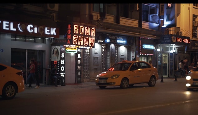 Bu sisteme taksici ve artist arasındaki güven anlaşması diyebiliriz. Çünkü kadının evine ya da iş yerine güvenli bir şekilde ulaşması gerekiyor. Kadınlara takıntılı olan müşteriler nedeniyle gerekirse yataklarına kadar yatırıyorlarmış.