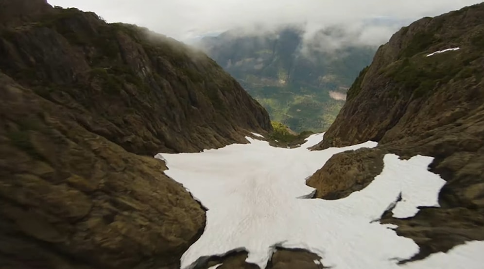 Bir Dağın Etrafında Uçsuz Bucaksız Yolculuğa Çıkan Drone'nun Kaydettiği Muhteşem Görüntüler!