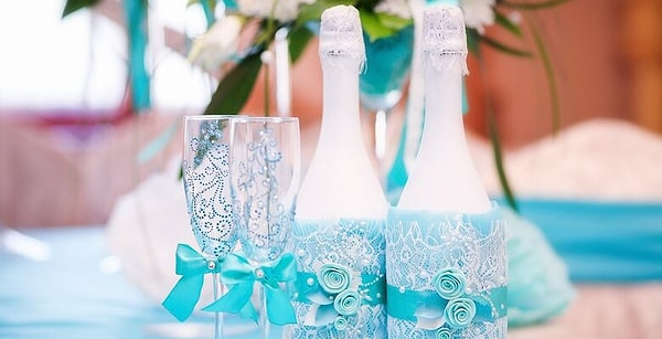 7. После скольких лет брака празднуют бирюзовую свадьбу?