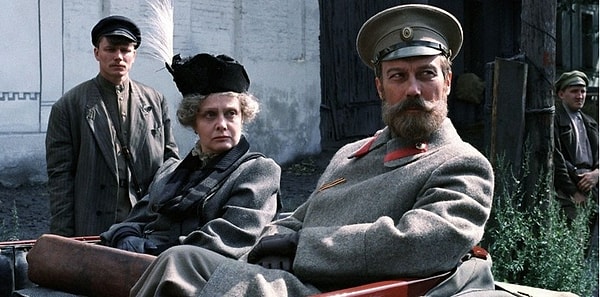 4. А кто исполнил главную роль в фильме "Цареубийца"?