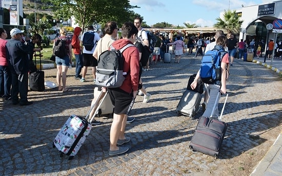 Turizm Bakanı'ndan Kurban Bayramı Tatili Açıklaması: '9 Gün Olması Bir Şey Değiştirmiyor, Oteller Dolu'