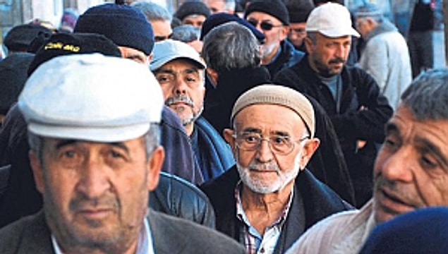 “12 milyonu aşkın emekli ve hak sahibine yaklaşık 10,8 milyar liraya yakın bayram ikramiyesi ödüyoruz.”