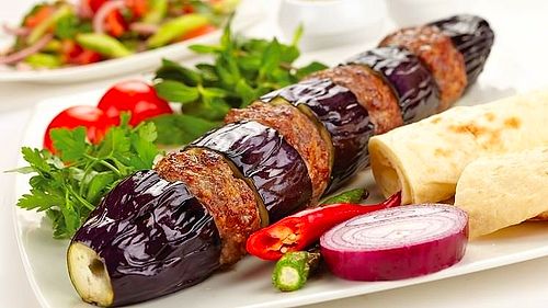 Ağız Sulandıran Tatlarıyla Sofranıza Konuk Etmek İsteyeceğiniz 13 Enfes Kebap Tarifi