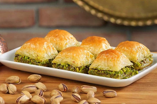 1. Akla ilk gelen tatlıyla başlayalım: Baklava