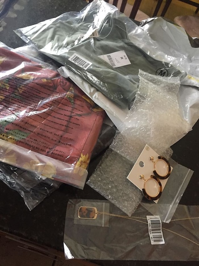 1. Pipetlerin çevreye verdiği zararı konuşurken bu tarz plastik kullanımlarına hiç dikkat edilmemesi...