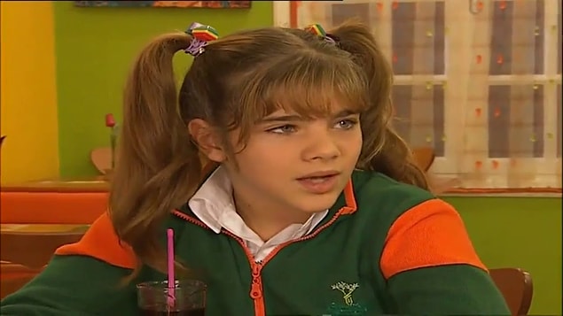 Cem'in odasında sürekli ders çalışmaları Sihirli Annem severlerin dün gibi aklındadır. (Yani en azından bizim öyle.😂)
