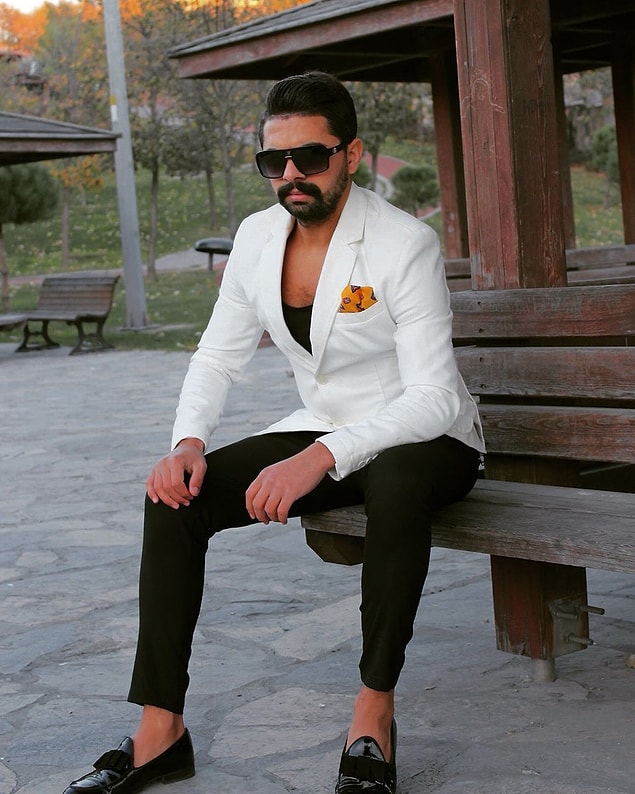 4. Her akşam bir maaş bırakılan mekandan story atanlar: