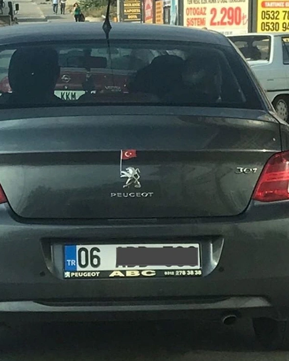 En iyi milliyetçilik ödülü bu adama gitsin.