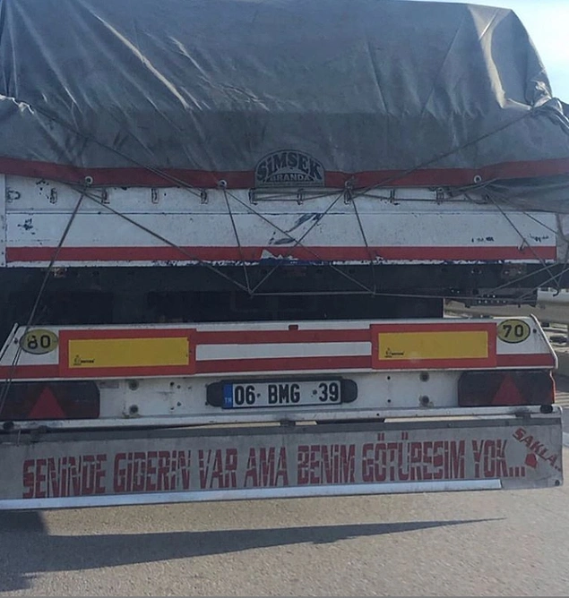 Sana sevdanın yolları bana kurşunlar.