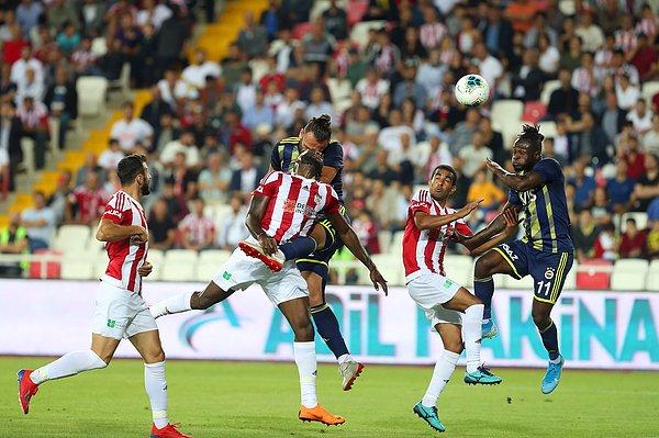 Sivas ekibinin gollerini; 17' Caner Osmanpaşa ve 38' Mert Hakan Yandaş kaydederken; Fenerbahçe'nin tek sayısını 49'Max Kruse attı.