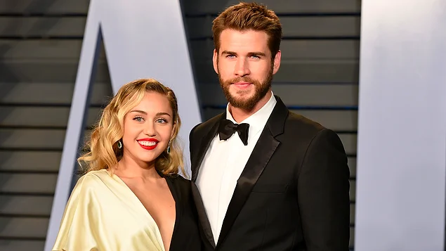 Aska Dair Umutlar Tukenmeye Devam Ediyor 7 Ay Once Evlenen Miley Cyrus Ve Liam Hemsworth Ayrildiklarini Acikladi Onedio Com