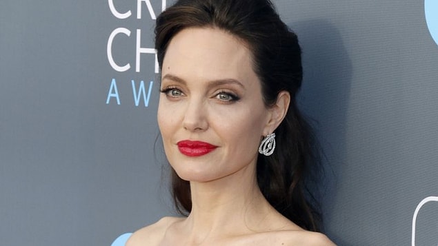 5. Kamboçya’da yaşanan soykırım ve terör olaylarını anlatan, Angelina Jolie’nin yönetmen koltuğunda oturduğu film hangisidir?