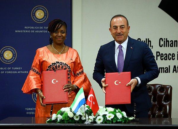 Dışişleri Bakanı Mevlüt Çavuşoğlu, Sierra Leone Dışişleri ve Uluslararası İşbirliği Bakanı Nabeela Tunis ile ortak basın toplantısı düzenledi.