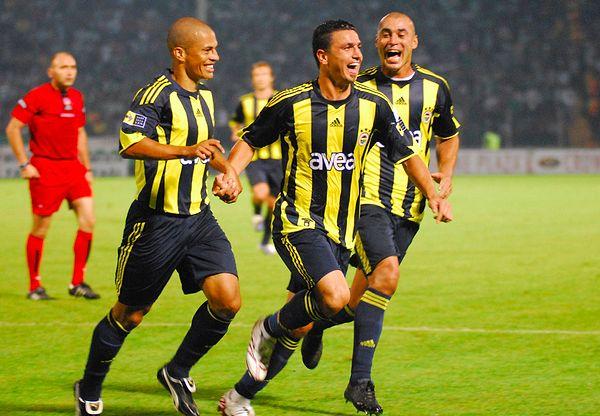 Lig tarihinde sezona en iyi başlayan takım unvanı Fenerbahçe'ye ait bulunuyor.