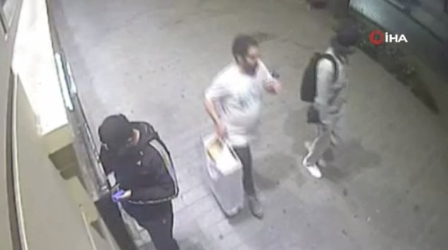 Öte yandan şahıslardan birinin sürekli kullandığı şapkanın operasyonun başarılı olmasında etkili olduğu öğrenildi.