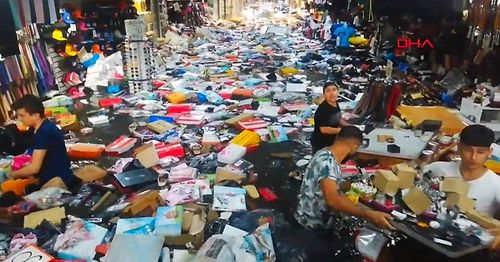 İstanbul Sular Altında: Araçlar Yollarda Kaldı, Tramvay ve Vapur Seferleri İptal